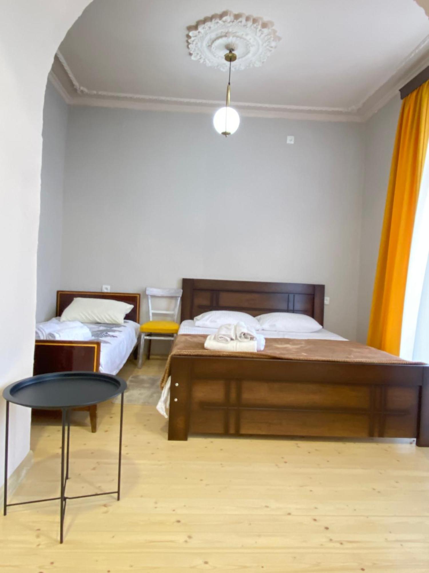 Moedani-Very Center Apartments In Kutaisi Luaran gambar