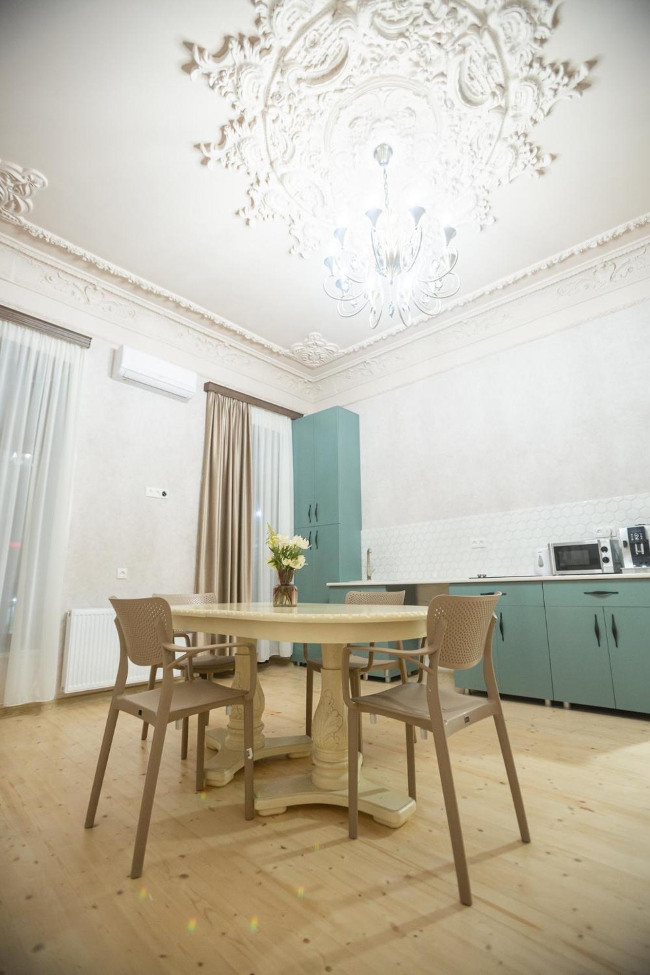 Moedani-Very Center Apartments In Kutaisi Luaran gambar